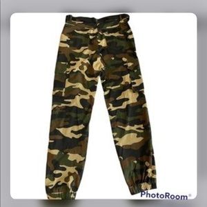 Cargo pants, high rise, 98% cotton, size medium